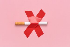Cigarett med rött kors